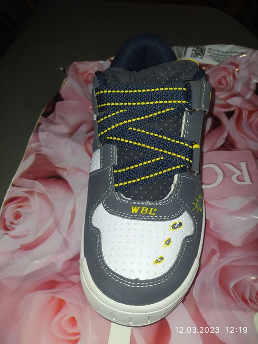 Продаю новые кроссовки