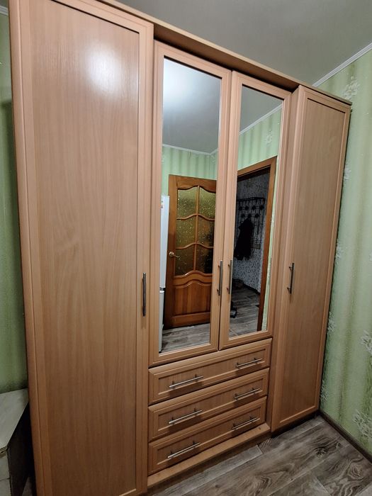 Продам два плательных шкафа