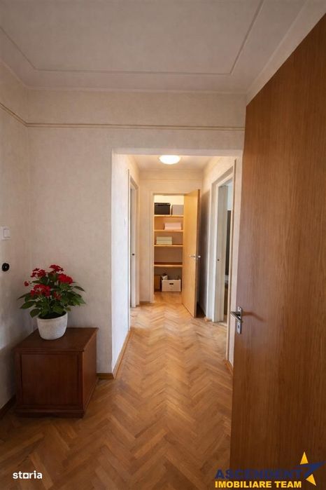 Lumina, Spatiu,Terasa, balcon: Apartament cu Potential in Centru Civic