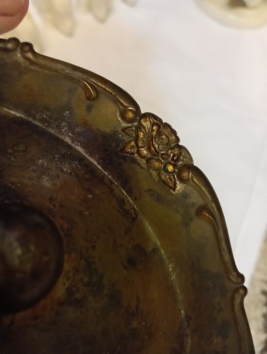 Продам мельхиоровую маслёнку