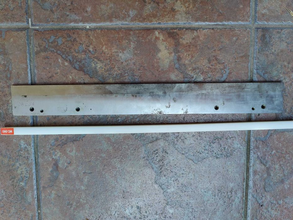 Cutit si bagheta ghilotina