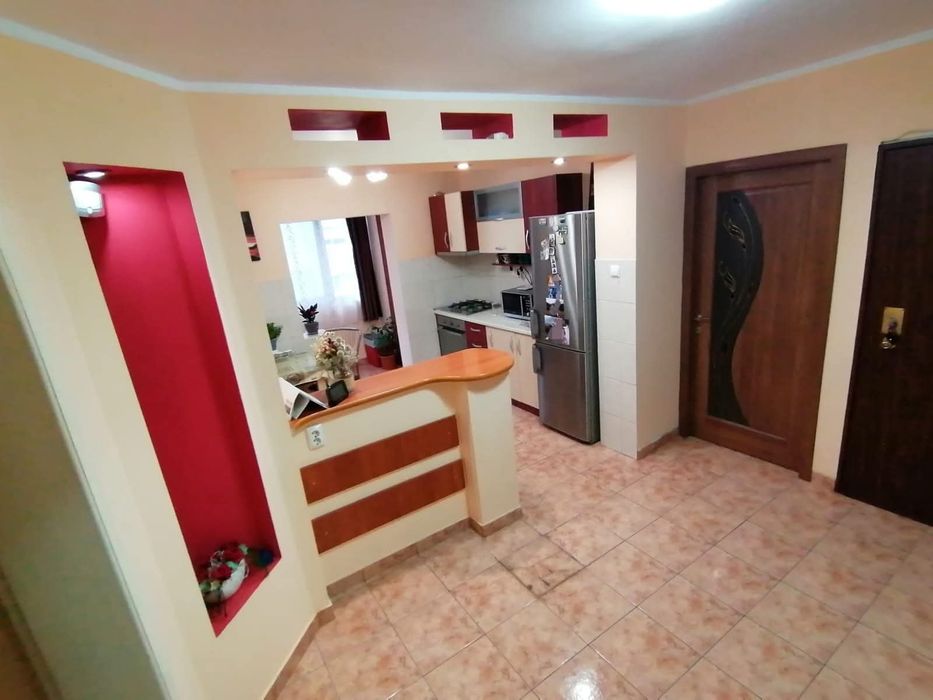Inchirez apartament cu 3 camere