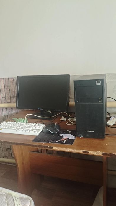 Компьютер полный комплект (с монитором, мышью)