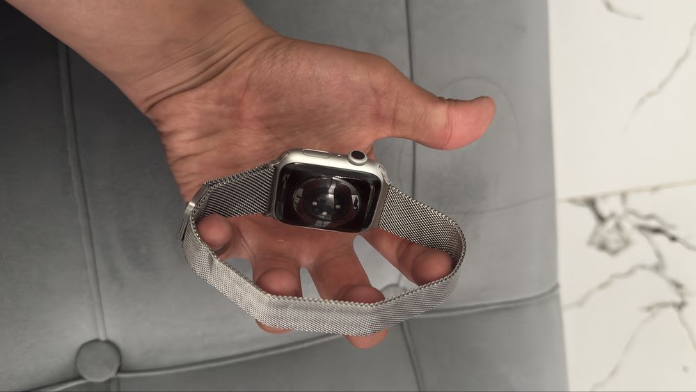 Продам Apple watch 6 series