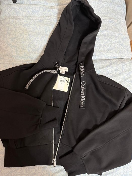 Продам костюм Calvin Klein