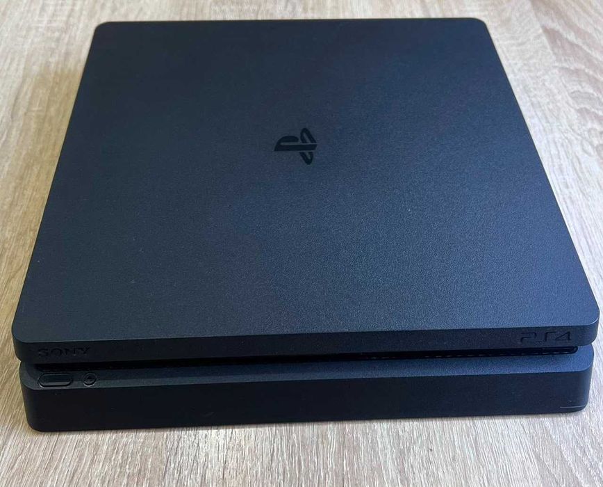 Sony PlayStation 4 Slim 1TB + 2 DualShock + игры