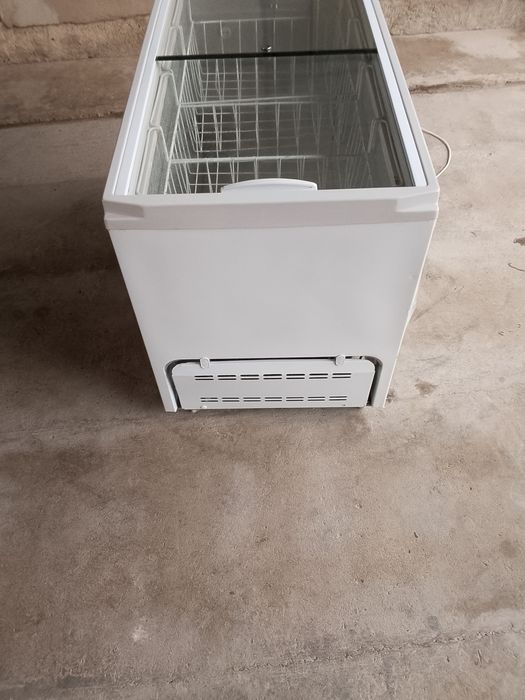 Морозилка почти новый