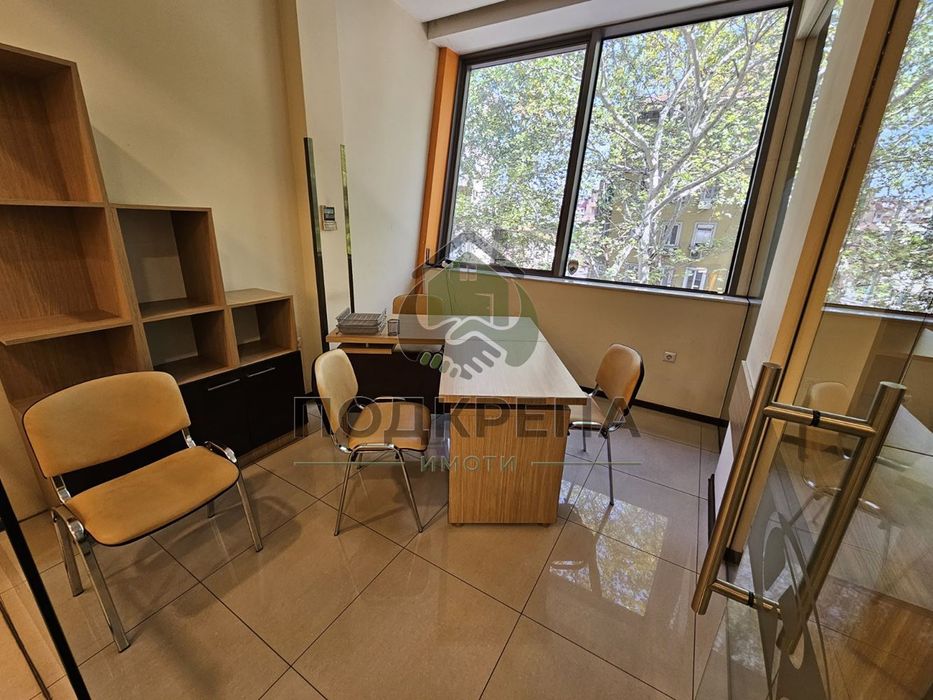 Дава се под наем Офис в Пловдив, Център - 100 кв.м за 1022 € - Снимка #1