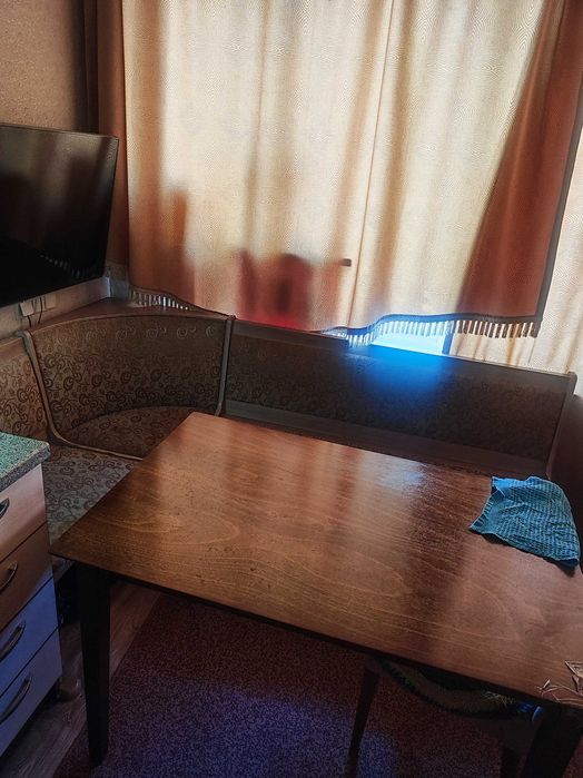 Продам угловой кухонный  диванчик