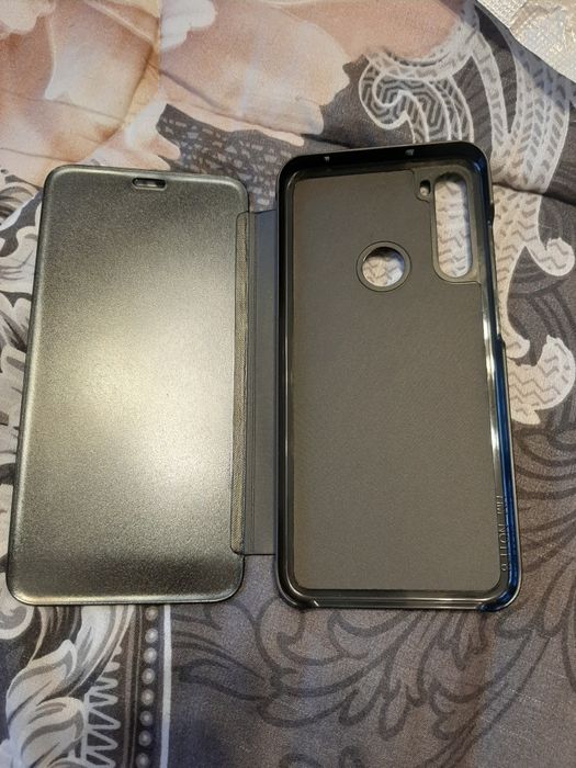 Продам зеркальный чехол.