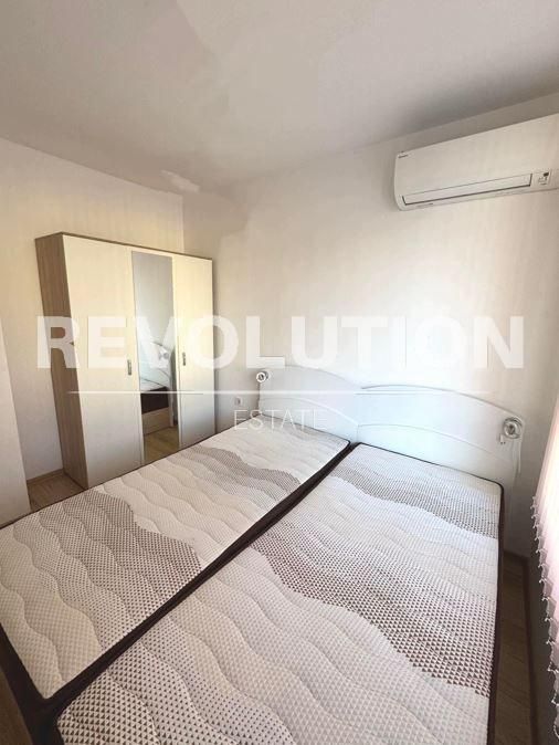 Дава се под наем Тристаен апартамент в Варна, Център - 75 кв.м за 498.27 € - Снимка #4