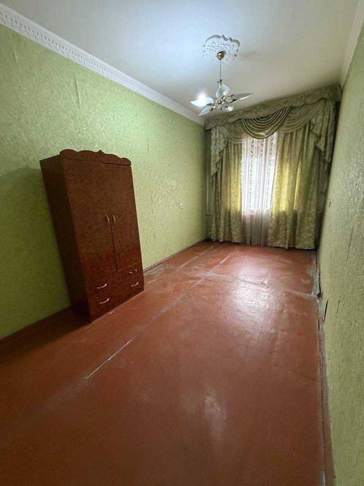 продается квартира 4/5/5  Юнусабад 12