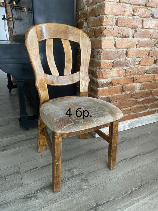 Масивни дървени столове