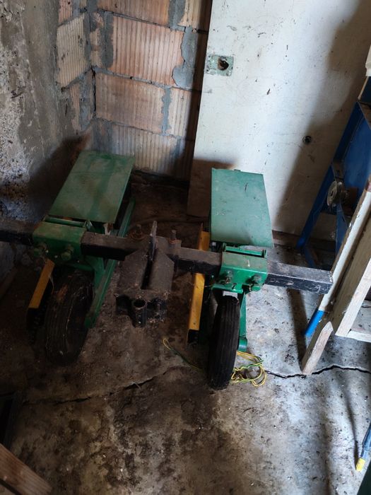 Semănătoare porumb pentru motocultor