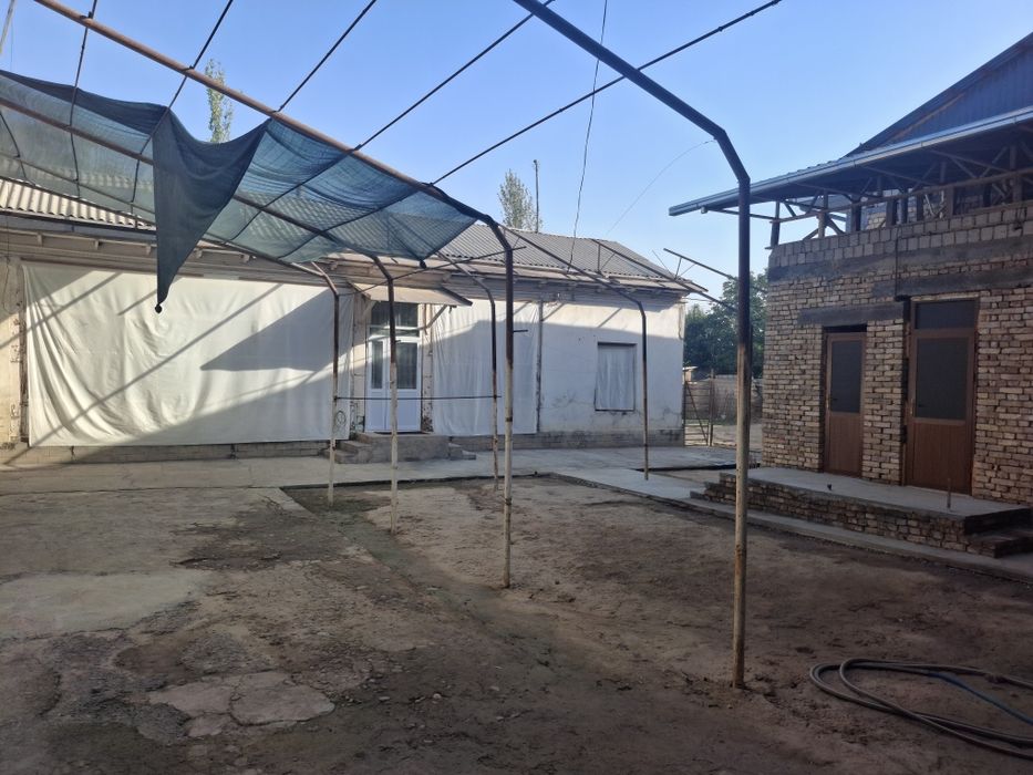 Уй хонадон майдони 10 сотих хоналар сони 7та.