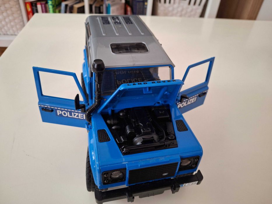 Джип Land Rover на Bruder, 27 см. Пластмасови интересни колички Смарт и Мини, 13-14 см.