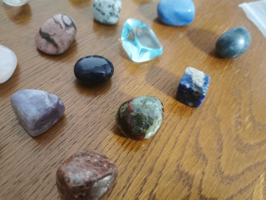 Cristale si pietre semiprețioase finisate, 60 buc