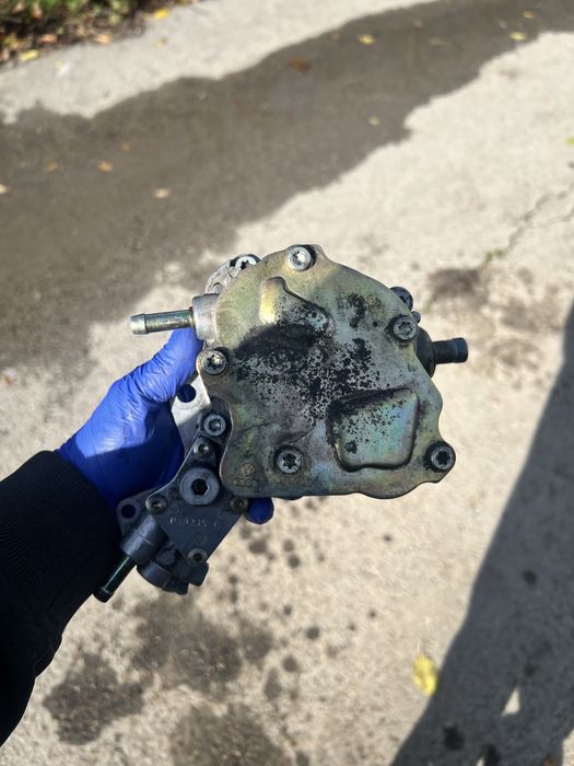 Вакуум помпа за пасат b5.5 1.9 131 коня AWX