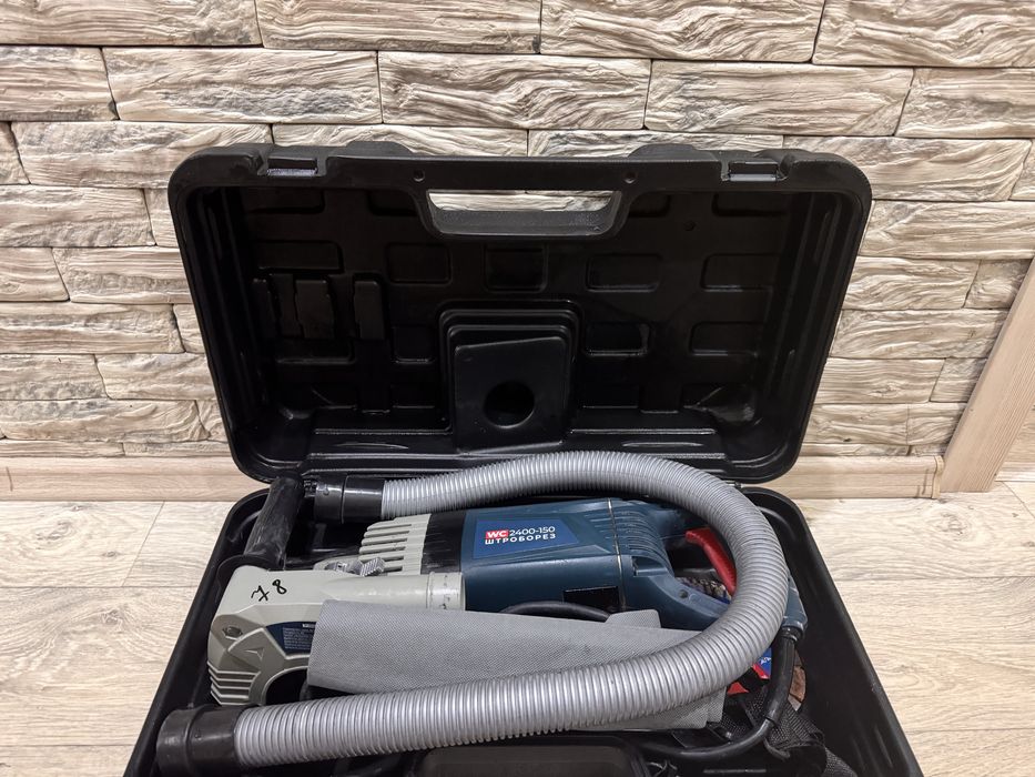 Штроборез с пылесосом