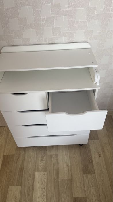 Продам пеленальный столик
