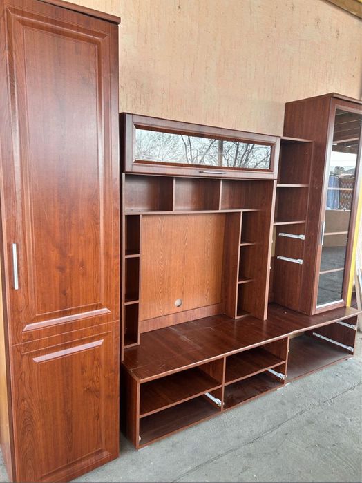 Продается шкаф для гостиной комнаты