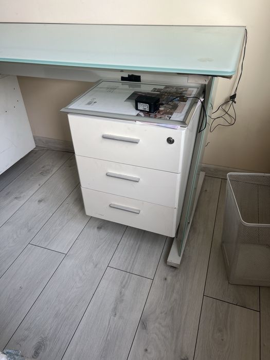 рабочий стол стеклянный