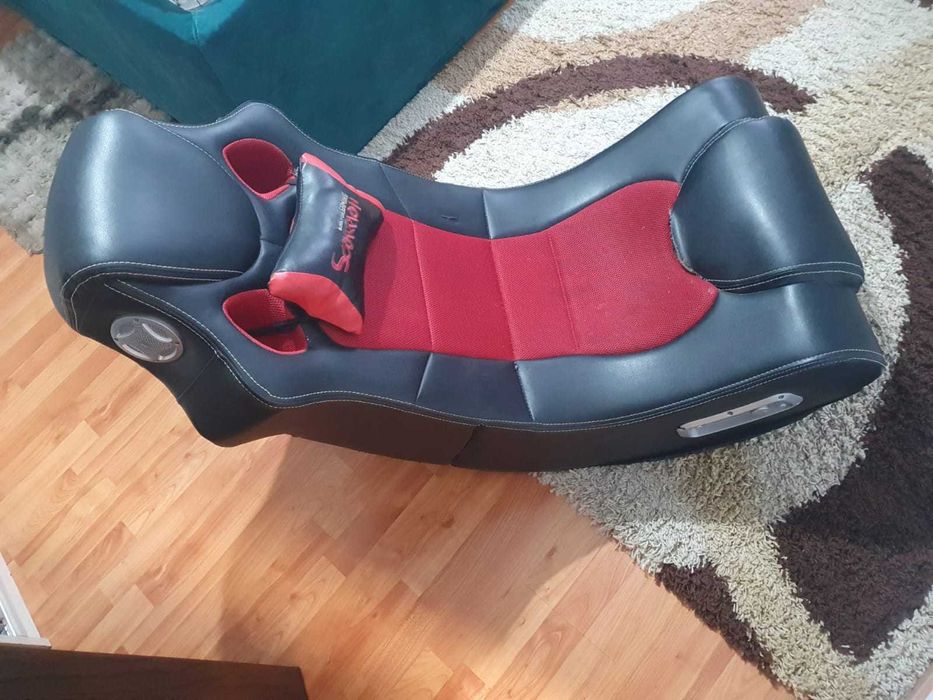Scaun gaming balansoar cu muzica