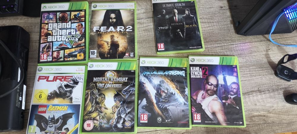Vand XBOX 360 E cu 10 jocuri
