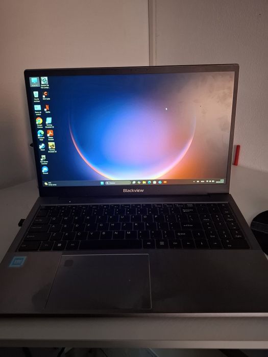 Vând leptop blackview