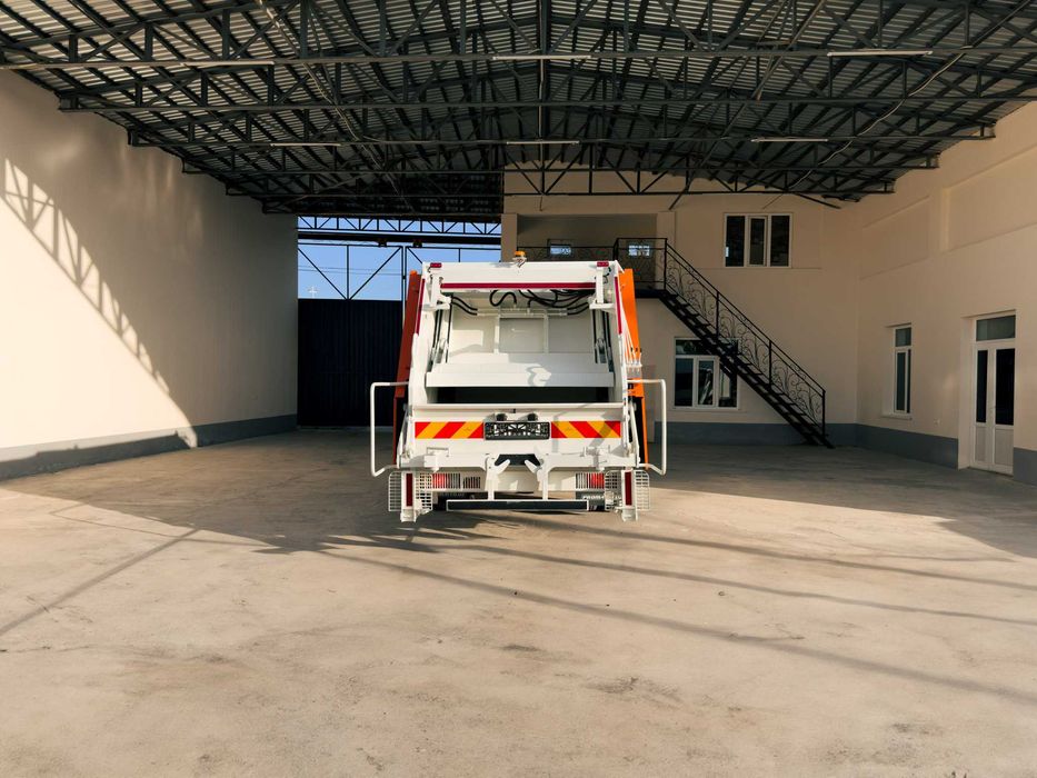 Мусоровоз 8+1м3 - на шасси ISUZU NQR 90 L-K