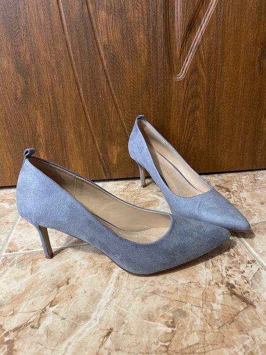 Велурени обувки на ток