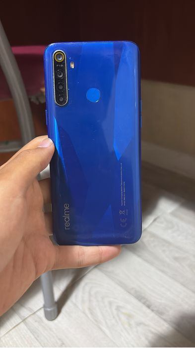 Телефон Realme 5