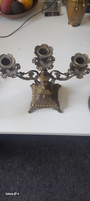 Vînd clopoțele și diverse piese din alamă sau bronz