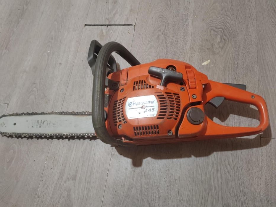 Drujbă Husqvarna  445 funcționează perfect