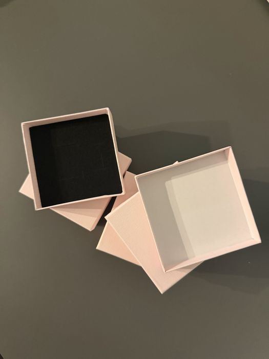 Коробка для укарашееий