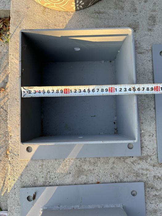 Suporti pentru stalpi de lemn 25x25 cm.