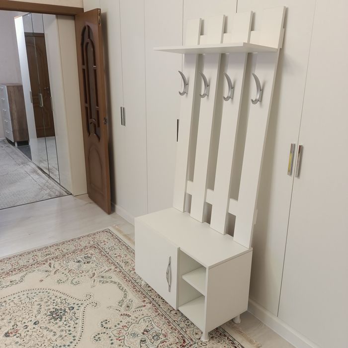 Продам вешалку в прихожую