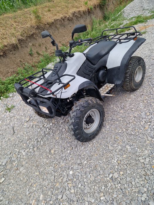 Vănd atv în stare foarte bună