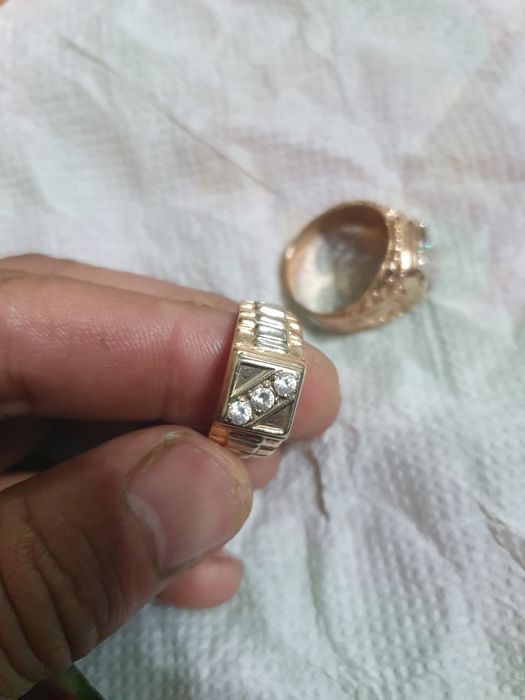 Тилла узук мужской сотилади