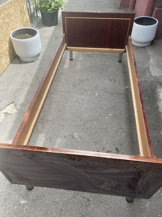 Продам односпальную кровать