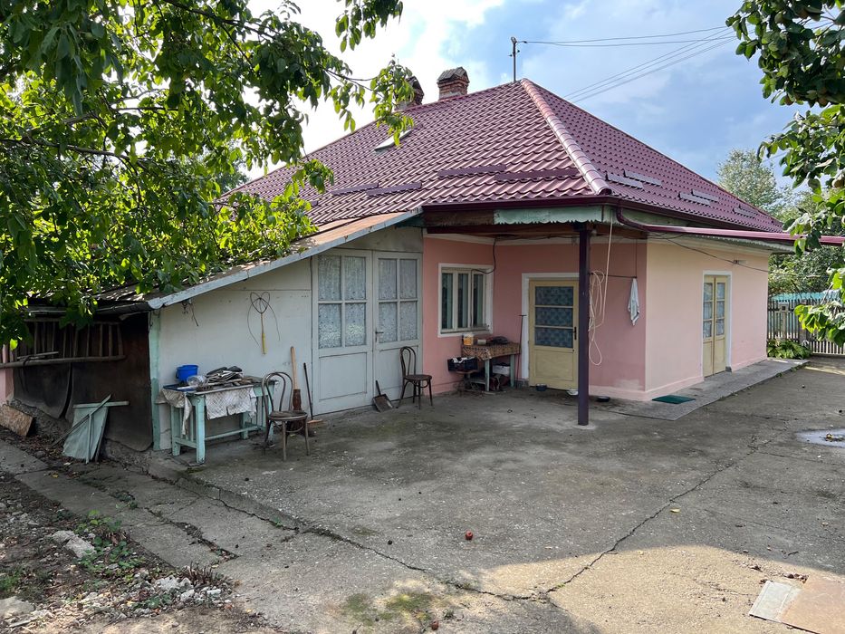 Vand casa cu teren 1500 m2 - toate utilitatile