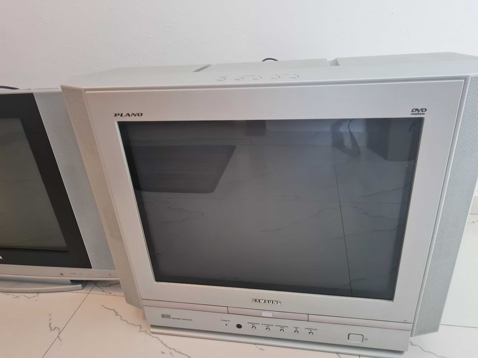 Телевизори 21'' работещи