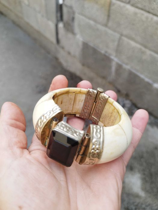 Продавам две старинни гривни