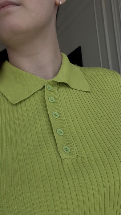 Яркое трикотажное поло
