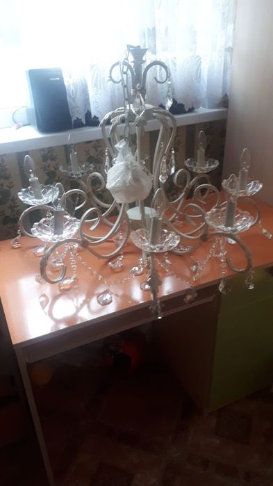 Продам люстру новая