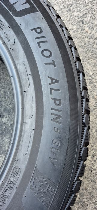 4 anvelope iarna ca noi Michelin 235/60/17.Pretul este pe bucata.