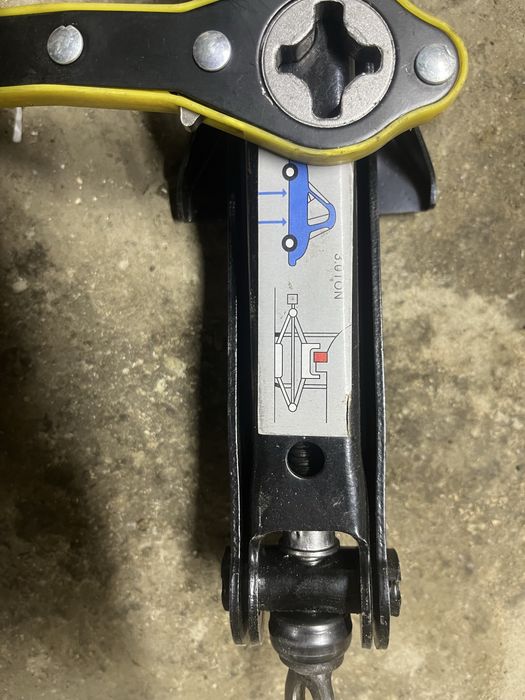 Продам ромбовидный домкрат