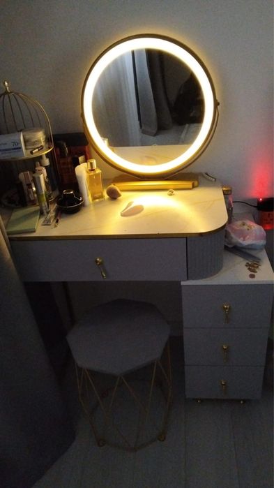 Продам туалетный  столик за 50000