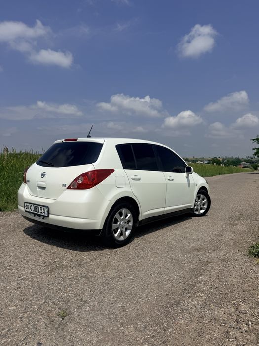 Nissan tiida Avtomat