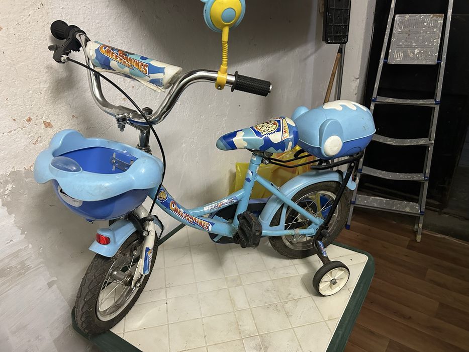 Детско колело със помощни колела и кошници